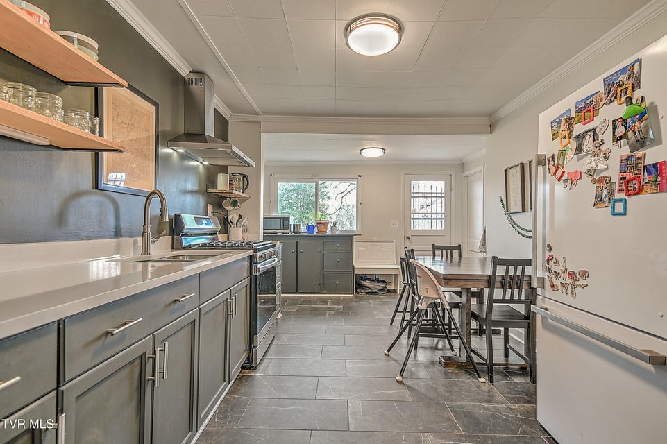 Photo #10: 252 Ashville Avenue