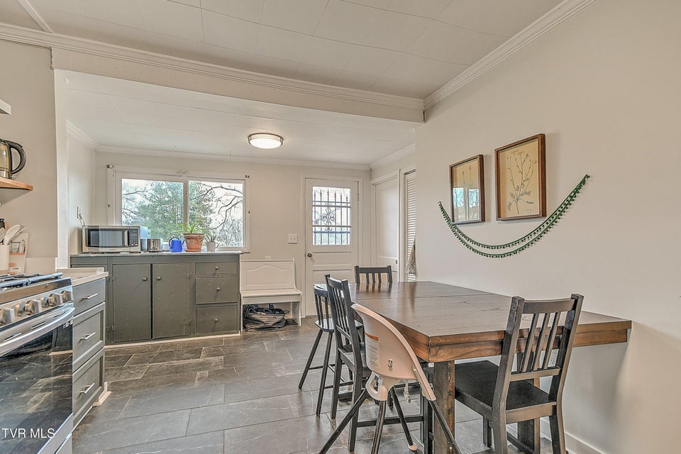 Photo #11: 252 Ashville Avenue