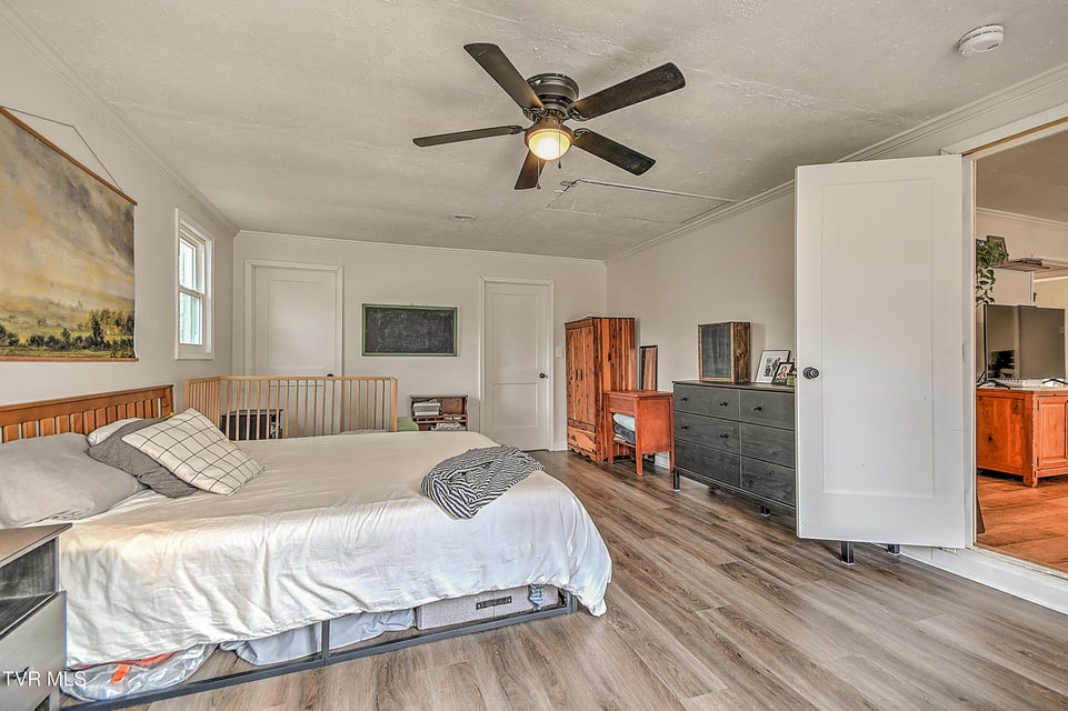 Photo #18: 252 Ashville Avenue