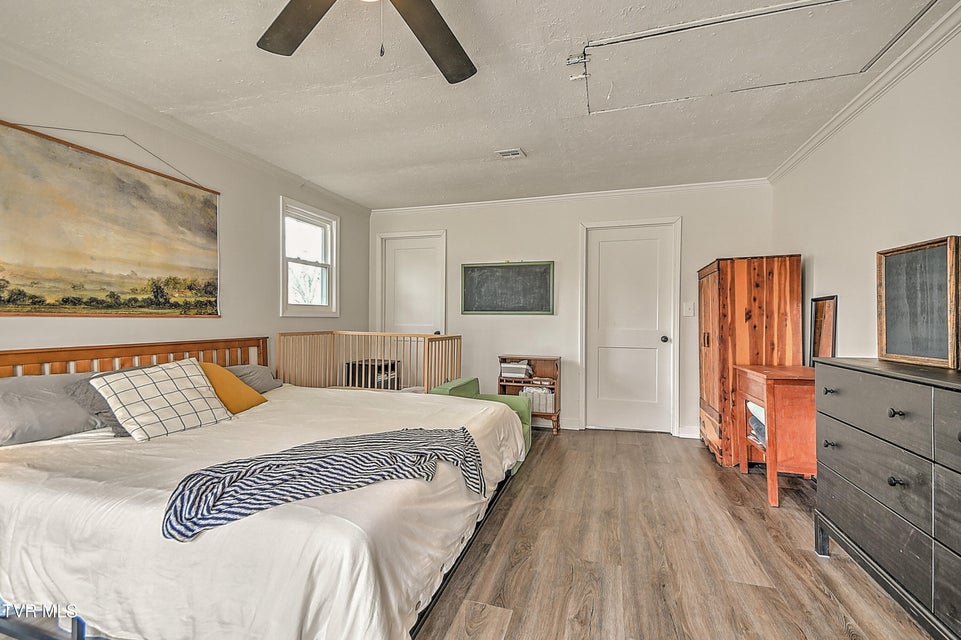 Photo #19: 252 Ashville Avenue