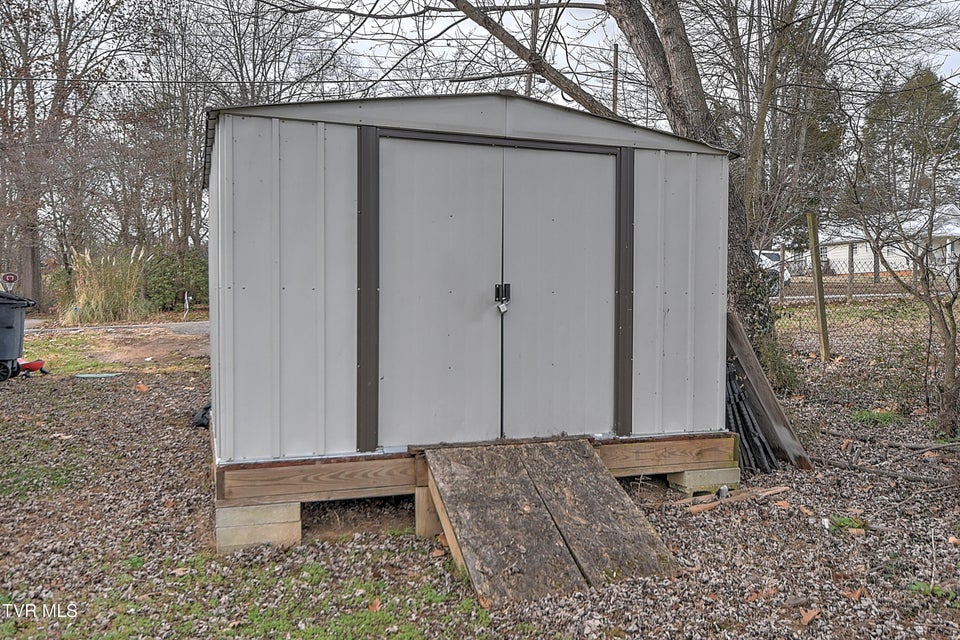 Photo #35: 252 Ashville Avenue