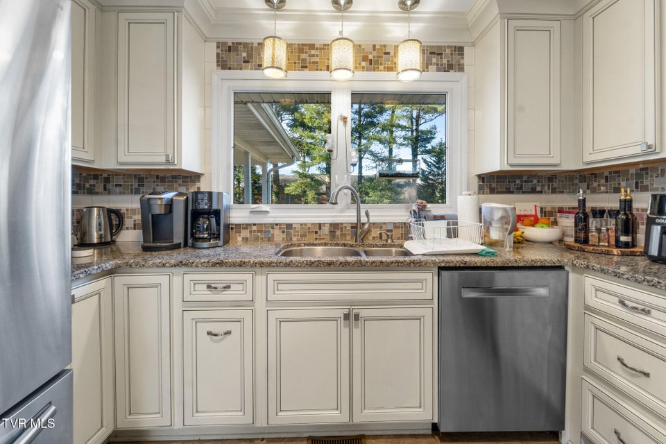 Photo #5: 159 Edgemont Terrace