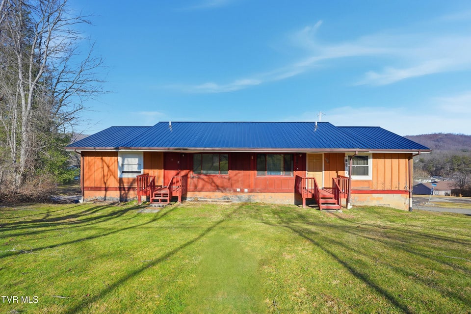 Photo #3: 207 Diagonal Avenue