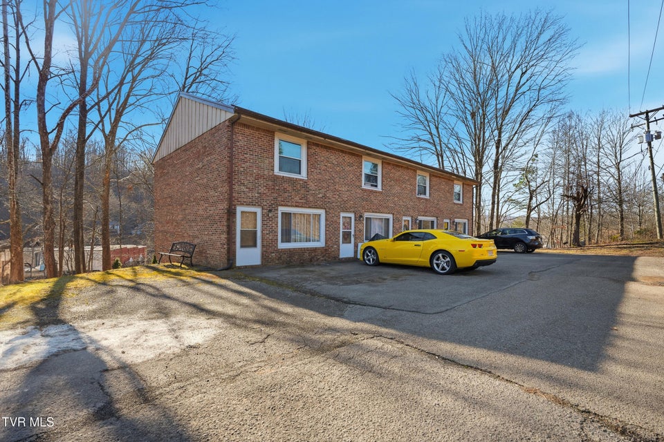 Photo #2: 207 Diagonal Avenue