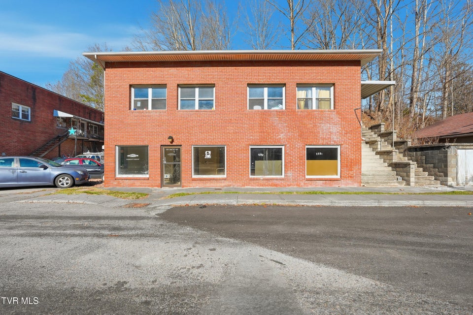 Photo #5: 207 Diagonal Avenue