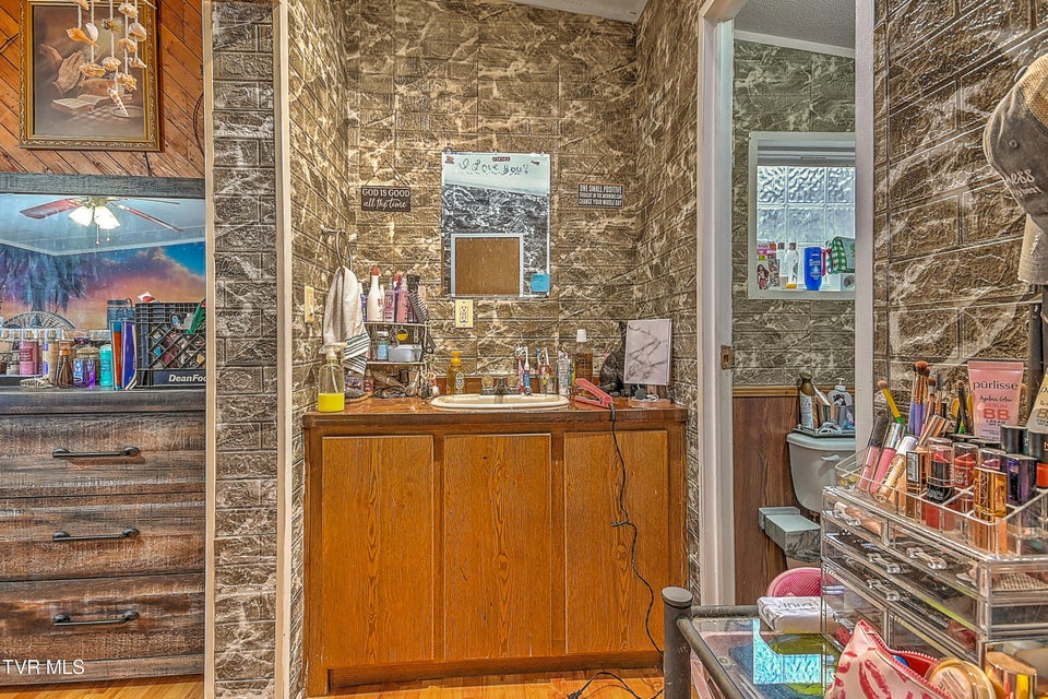 Photo #27: 190 Cactus Drive