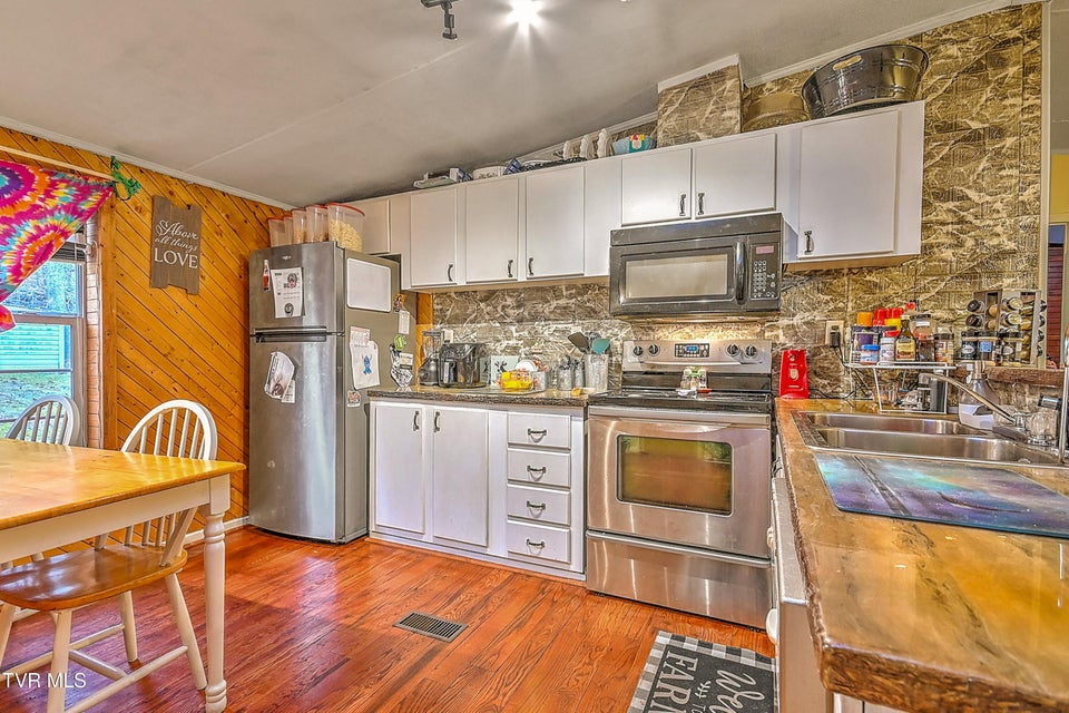 Photo #32: 190 Cactus Drive