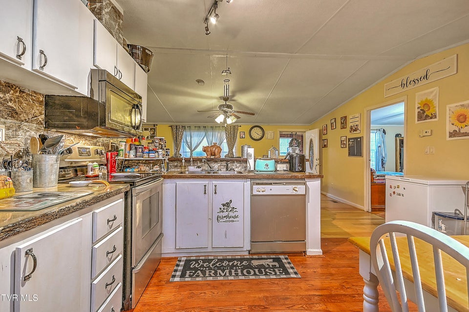 Photo #33: 190 Cactus Drive