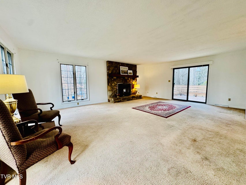 Photo #10: 5 Red Fern Circle