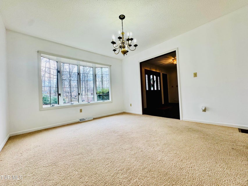 Photo #15: 5 Red Fern Circle