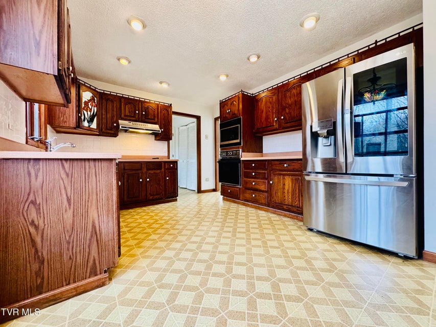 Photo #20: 5 Red Fern Circle