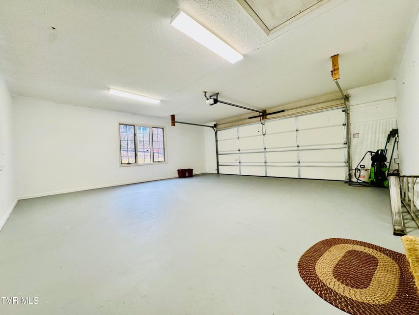 Photo #27: 5 Red Fern Circle