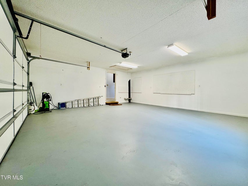 Photo #28: 5 Red Fern Circle