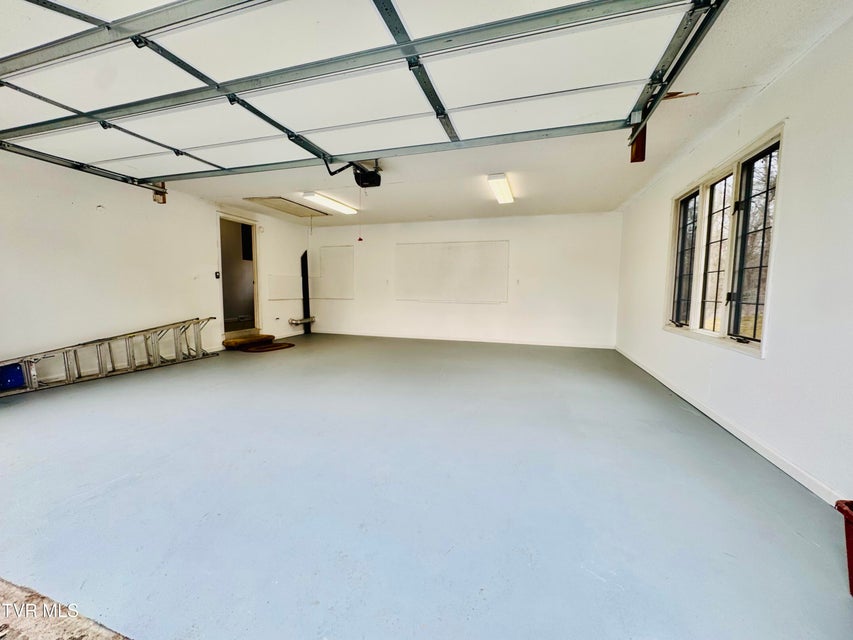 Photo #29: 5 Red Fern Circle