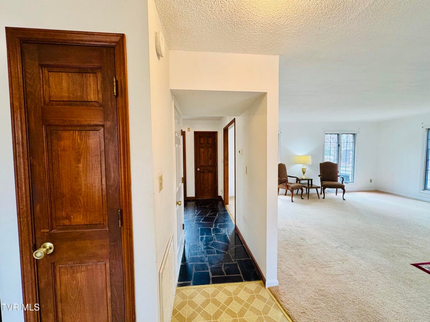 Photo #18: 5 Red Fern Circle