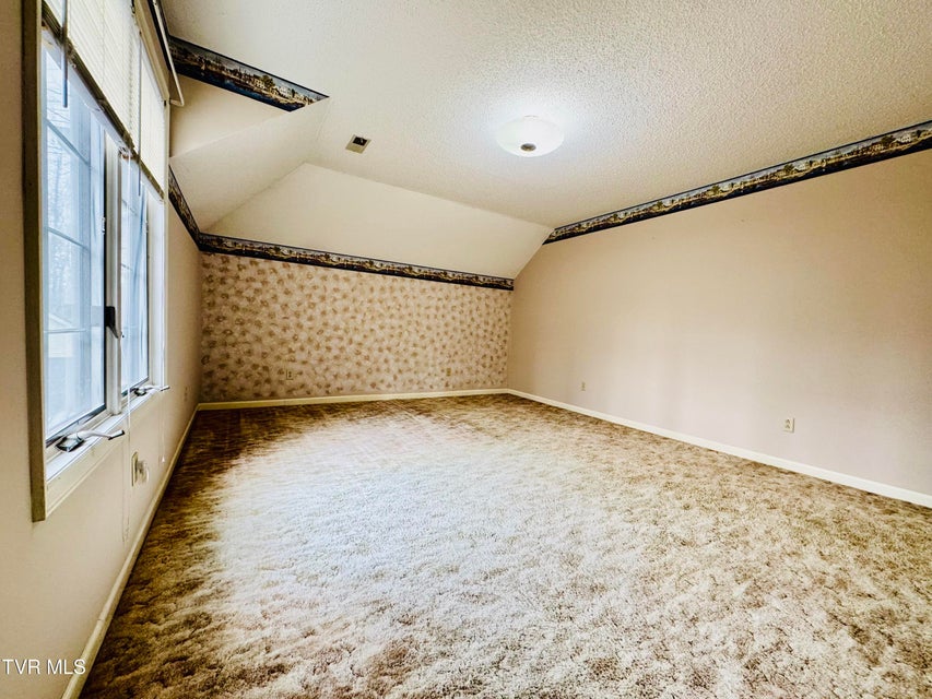 Photo #31: 5 Red Fern Circle