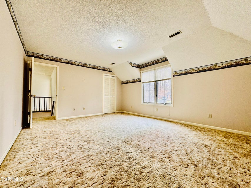 Photo #32: 5 Red Fern Circle