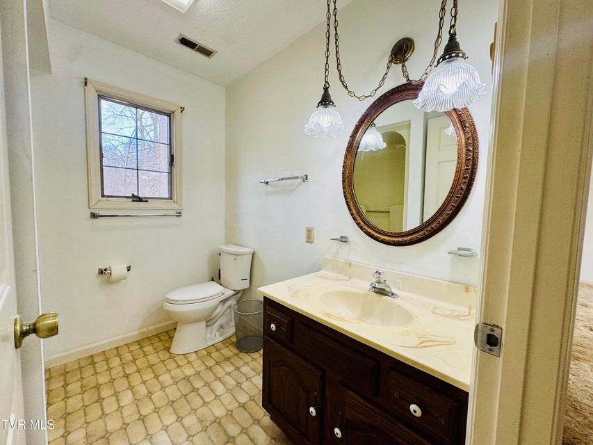 Photo #38: 5 Red Fern Circle