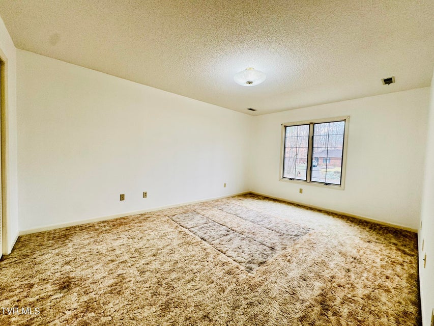 Photo #40: 5 Red Fern Circle