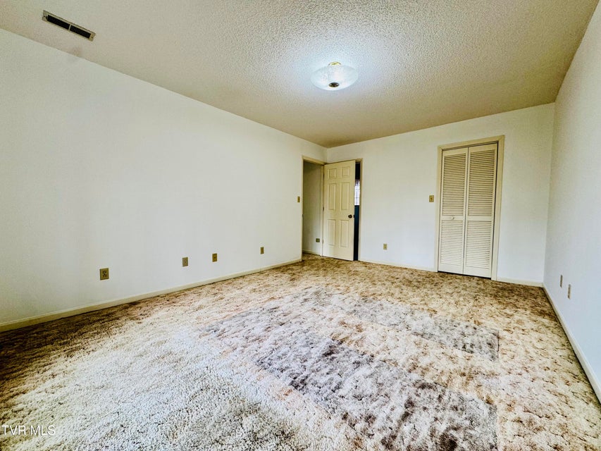 Photo #41: 5 Red Fern Circle