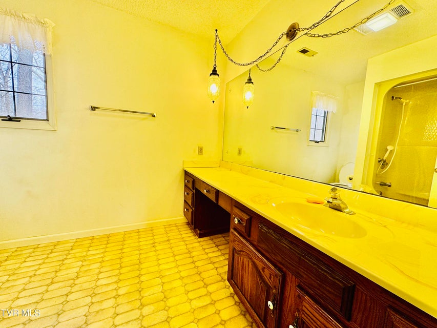 Photo #46: 5 Red Fern Circle