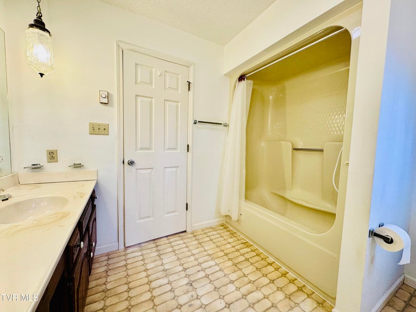 Photo #47: 5 Red Fern Circle