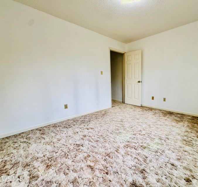 Photo #44: 5 Red Fern Circle