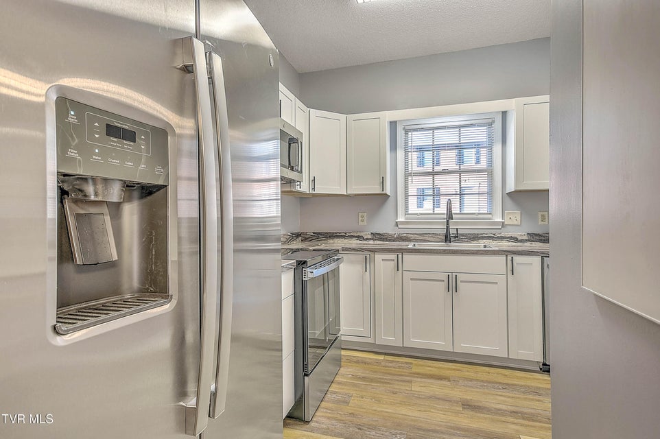 Photo #4: 1201 8 Th Avenue