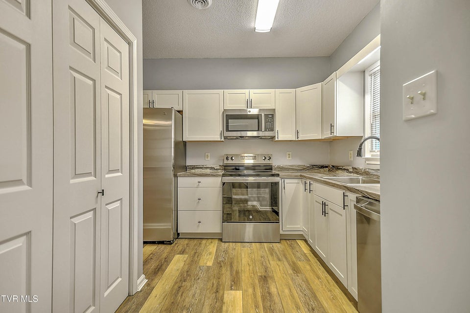 Photo #6: 1201 8 Th Avenue