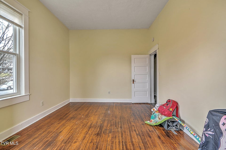 Photo #34: 1401 Windsor Avenue