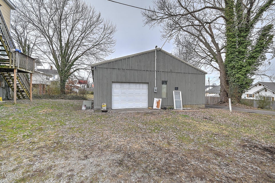 Photo #5: 1401 Windsor Avenue