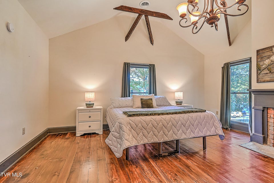 Photo #31: 217 Irish Street