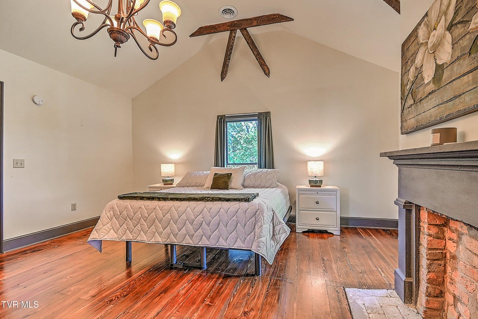 Photo #32: 217 Irish Street