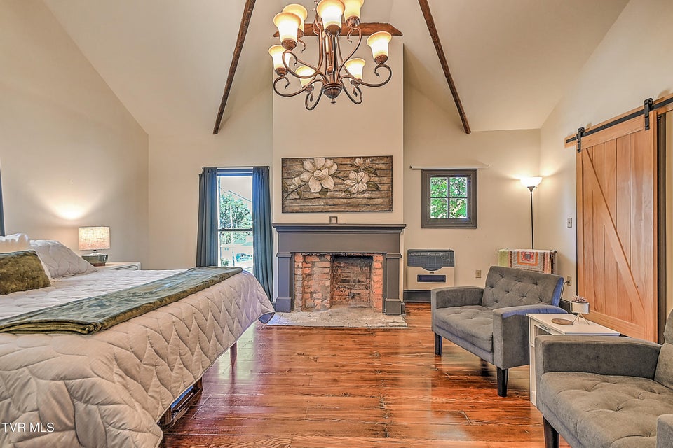 Photo #34: 217 Irish Street