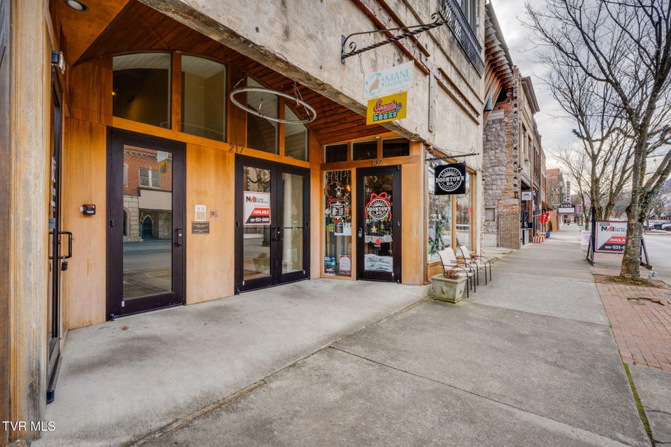 Photo #4: 217 Broad Street