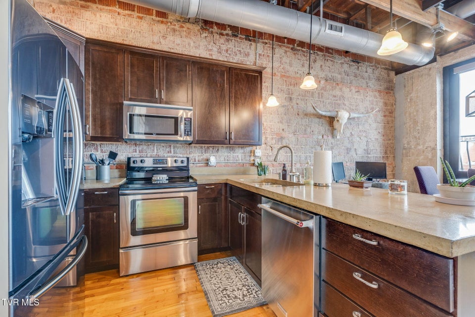 Photo #10: 217 Broad Street