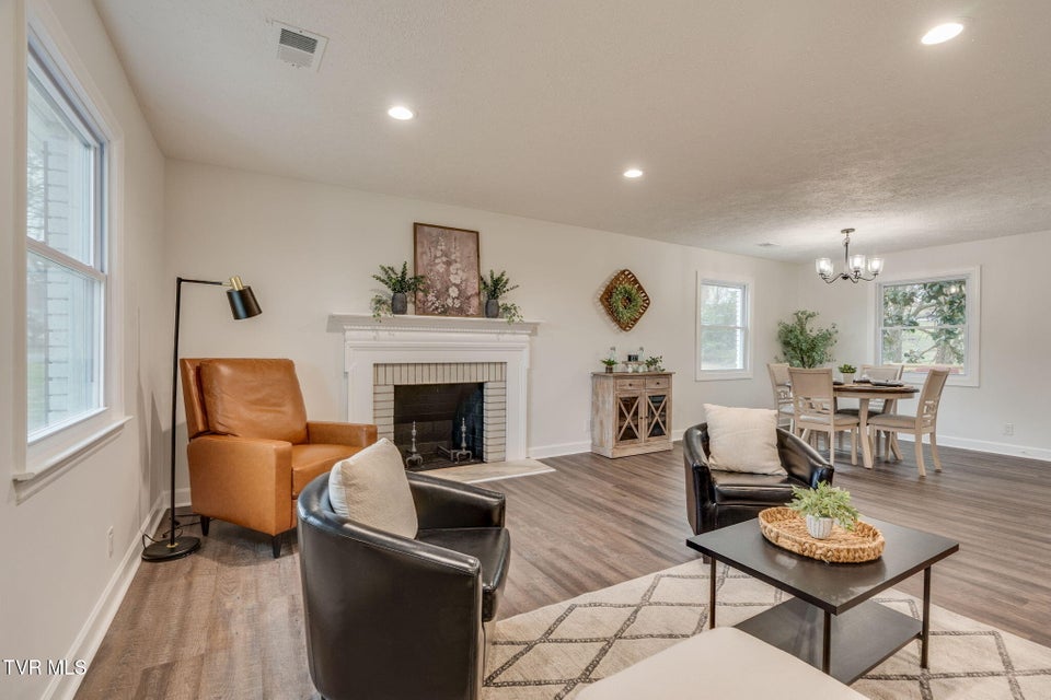 Photo #17: 404 Oakmont Drive