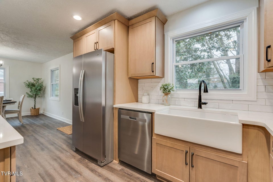 Photo #10: 404 Oakmont Drive