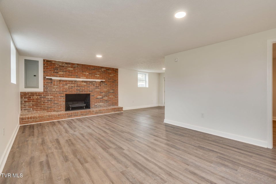 Photo #32: 404 Oakmont Drive