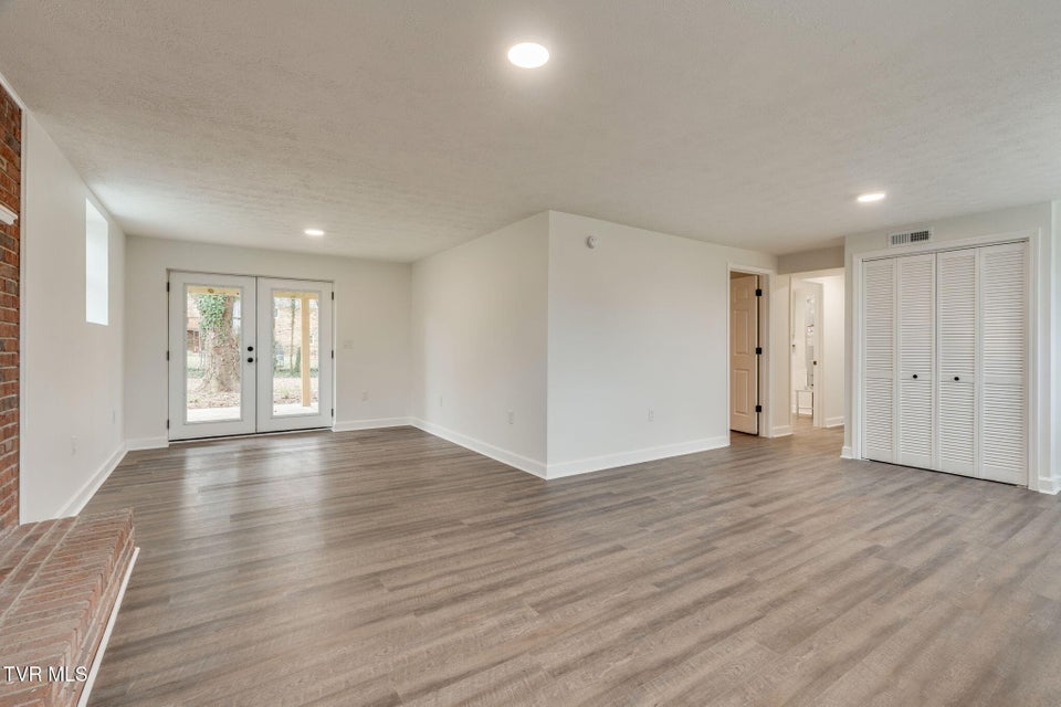 Photo #34: 404 Oakmont Drive