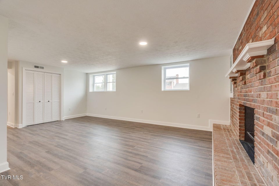 Photo #33: 404 Oakmont Drive