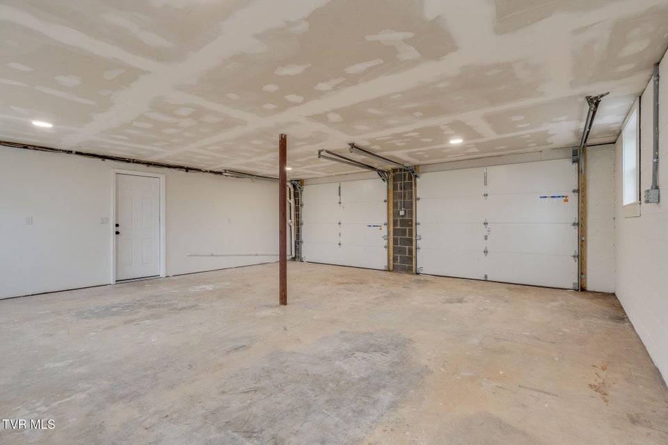 Photo #40: 404 Oakmont Drive