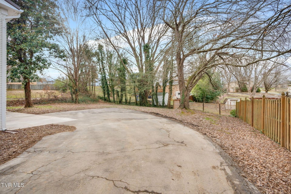 Photo #41: 404 Oakmont Drive