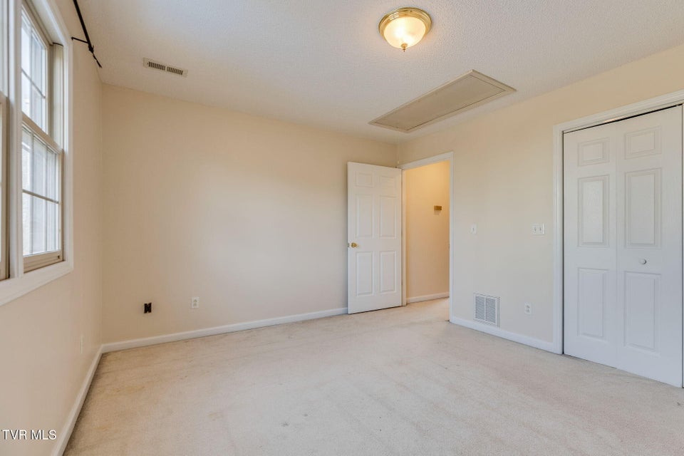 Photo #32: 106 Meadow Court