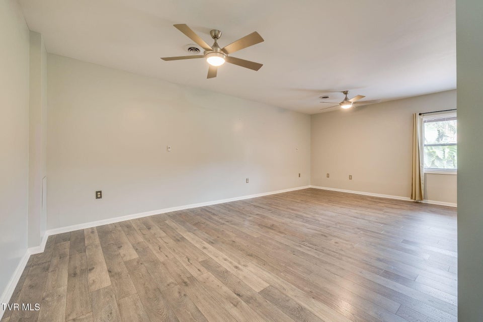 Photo #25: 285 Spurgeon Road