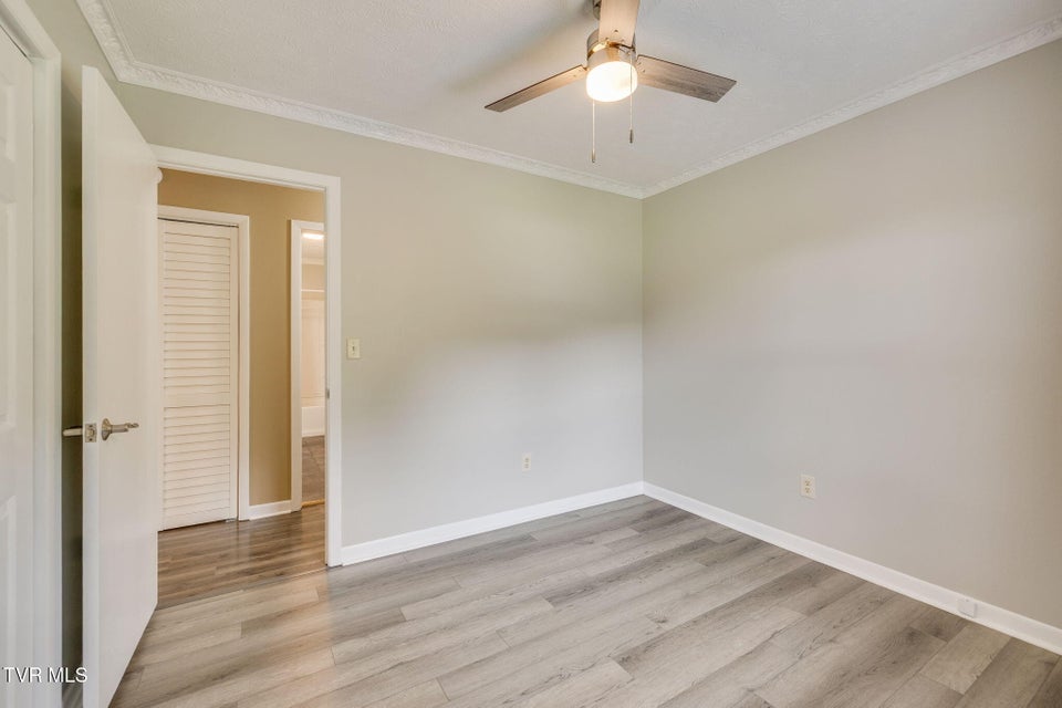 Photo #37: 285 Spurgeon Road