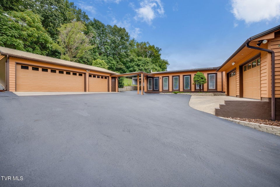 Photo #40: 285 Spurgeon Road