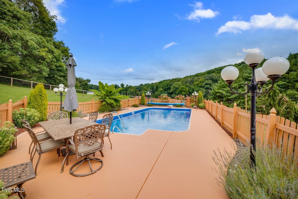 Photo #48: 285 Spurgeon Road