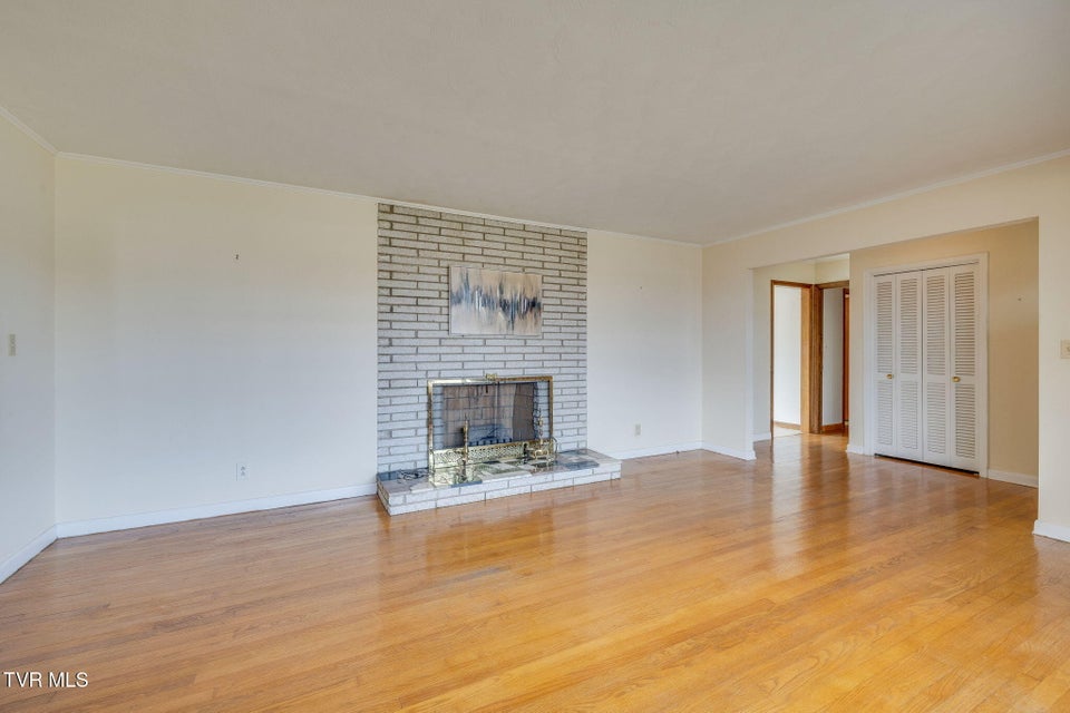 Photo #5: 1946 Buckingham Road