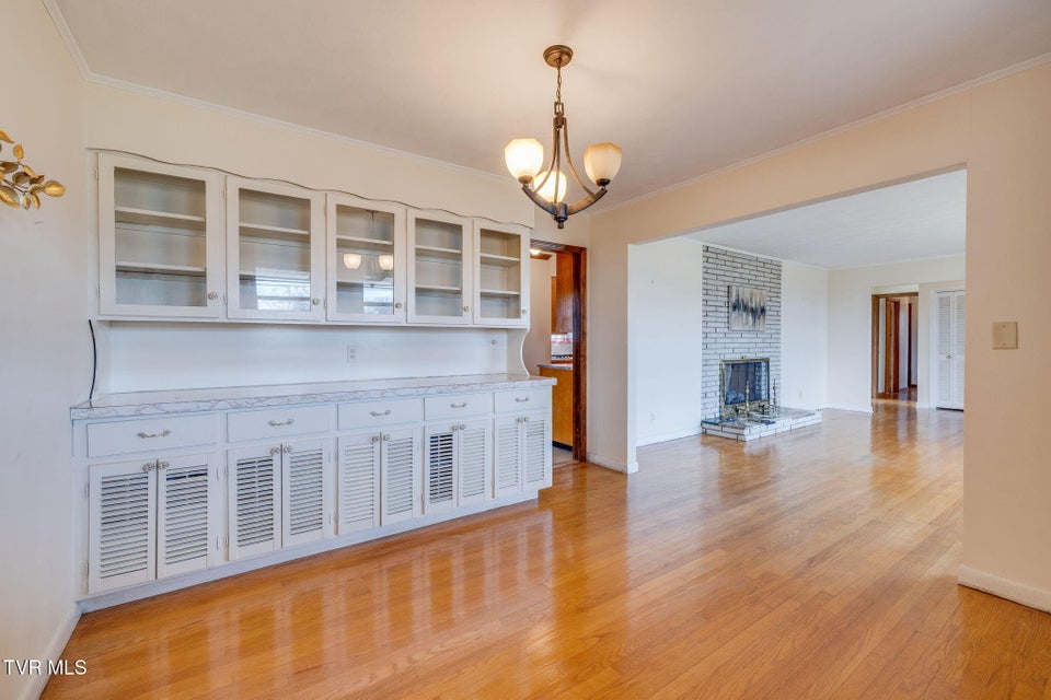 Photo #8: 1946 Buckingham Road